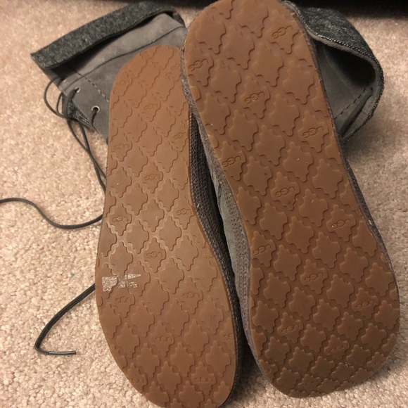 Authentic UGG Boot - Picture 3 of 6